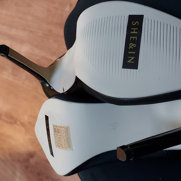 SHE & IN NWOT Shoe booties - Picture 8 of 11